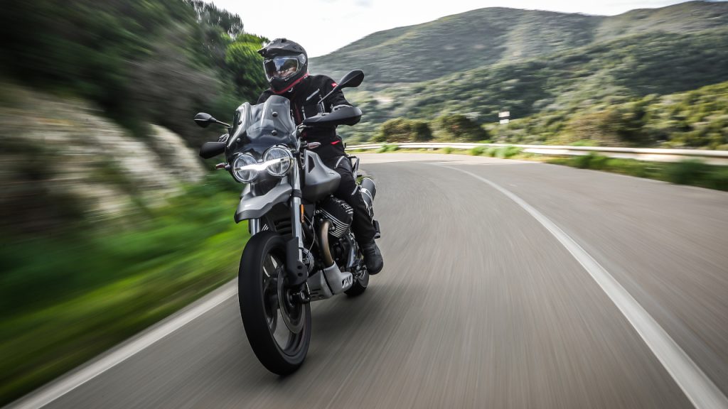 Moto Guzzi V85 TT προσφορά δώρα