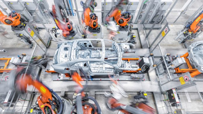 Audi Mercedes κατασκευαστές εργοστάσια κορωνοϊός