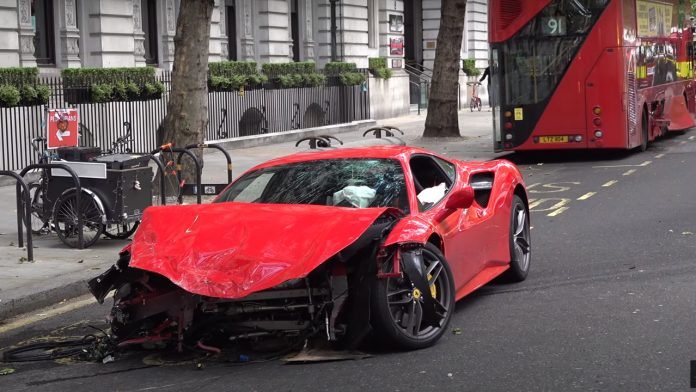 Ferrari 488 ατύχημα