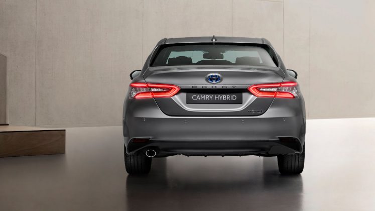 Toyota Camry Hybrid ανανέωση 2020