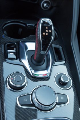 Δοκιμή Alfa Romeo Giulia Veloce Ti Q4 280 PS Traction