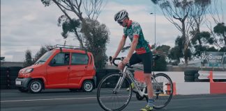 Ποδηλάτης κόντρα σε αυτοκίνητο video