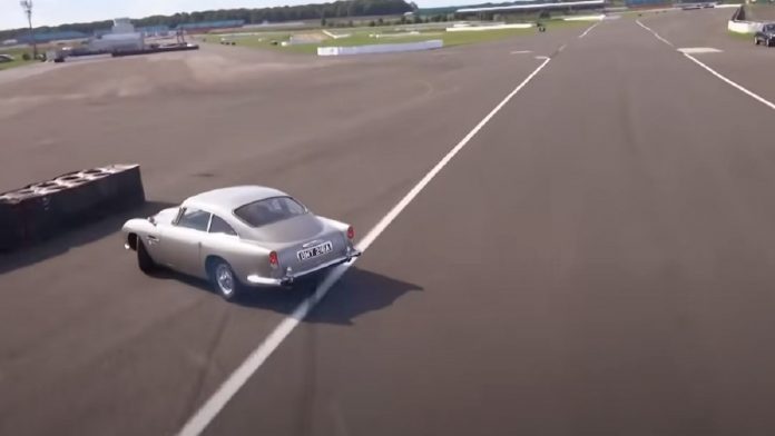 Κασκαντέρ Aston Martin