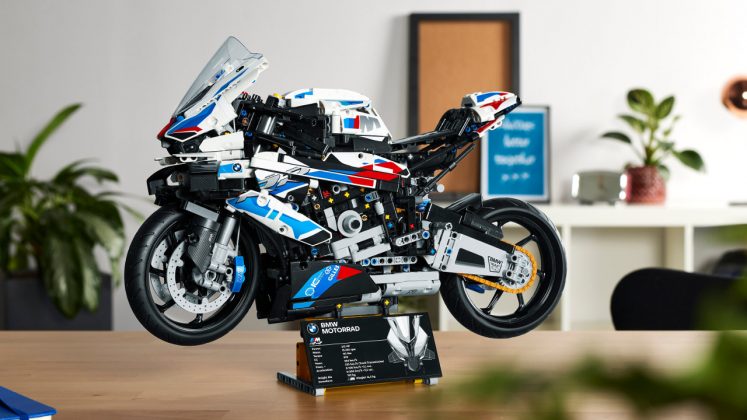 M 1000 RR LEGO Technic 2021