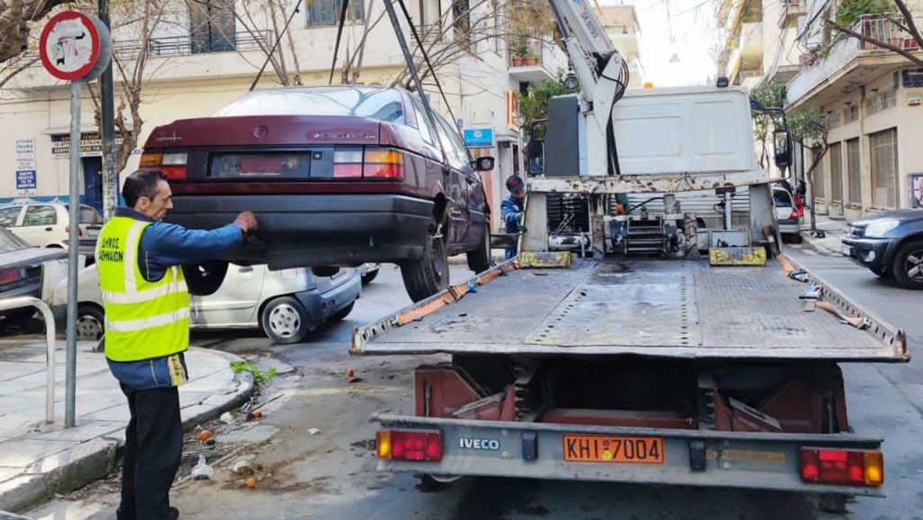 εγκαταλελειμμένο αυτοκίνητο