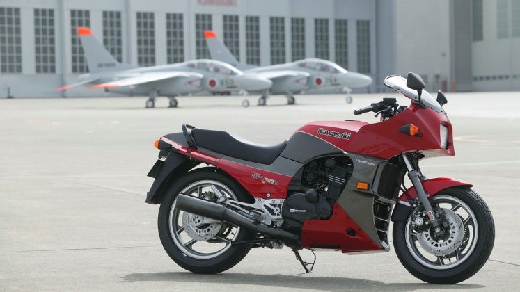 Kawasaki GPZ900R επιστροφή 2023