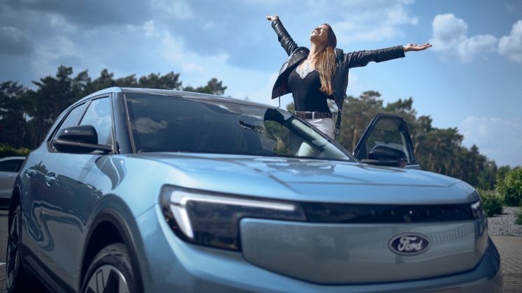 Lexie Alfrod γύρος του κόσμου Ford Explorer