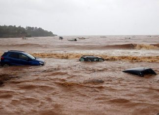 Πλημμυρίσμενα αυτοκίνητα