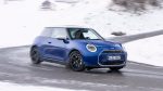 MINI Cooper SE τα χιόνια