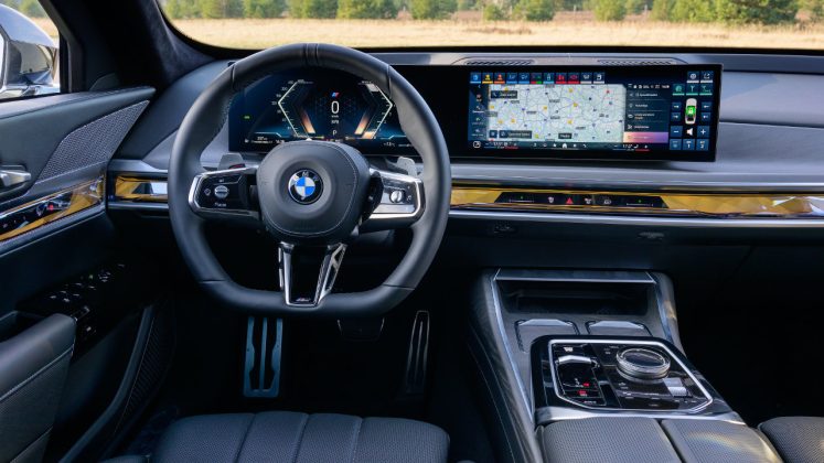 Η BMW εκπαιδεύει τους οδηγούς των θωρακισμένων της 2024