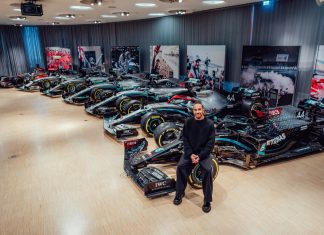 lewis_hamilton_mercedes_museum