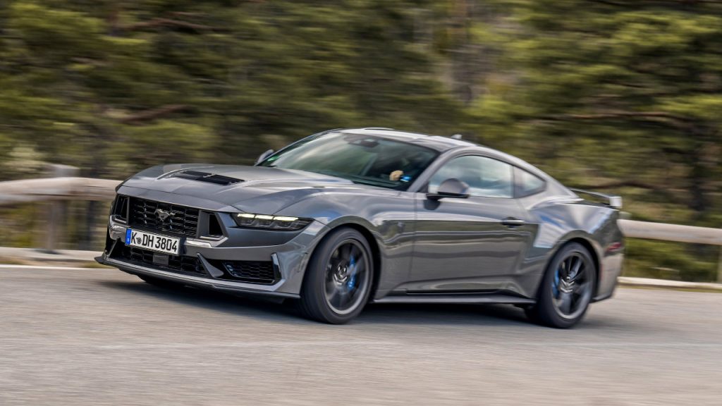 Ford Mustang Dark Horse Max Verstappen video