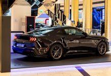 Ford Mustang Dark Horse 2025 Golden Hall