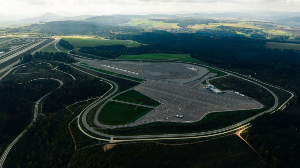 Κέντρο δοκιμών φωτισμού Mercedes 2025