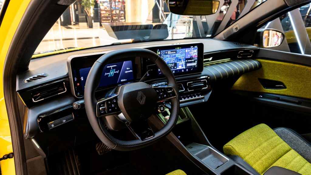 Renault 5 Golden Hall 2025