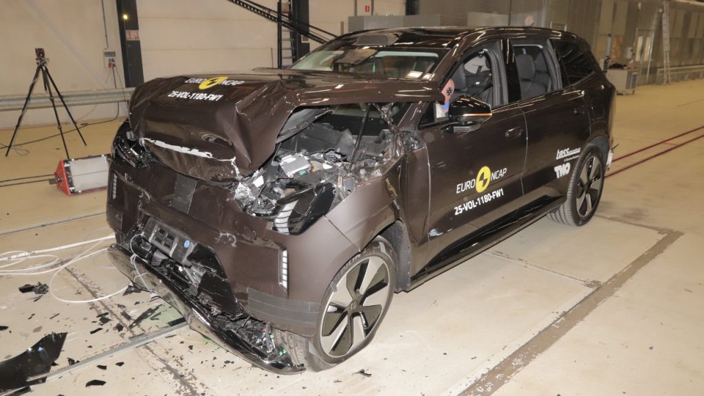 Volvo EX90 SUV 2025 EuroNCAP