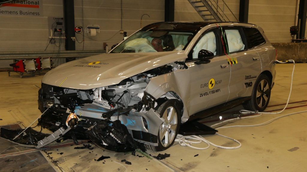 Volvo EX90 SUV 2025 EuroNCAP
