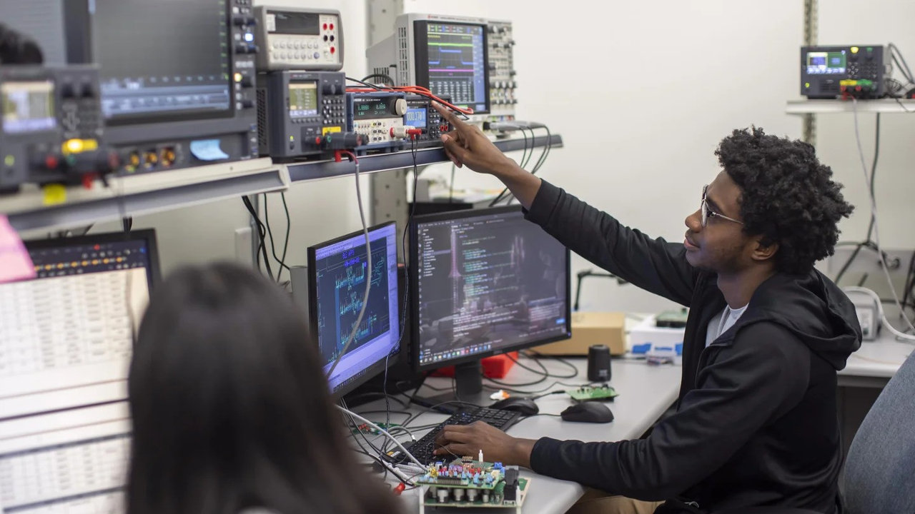 Ford τεχνολογίες AI και BluCruise 2026