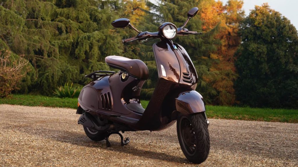 Vespa 946 Horse 2026 12.000 ευρώ