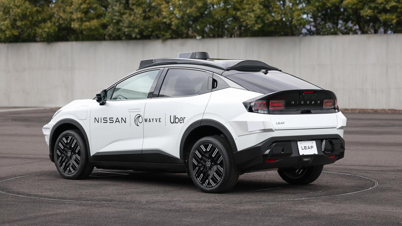 Nissan robotaxi 2026