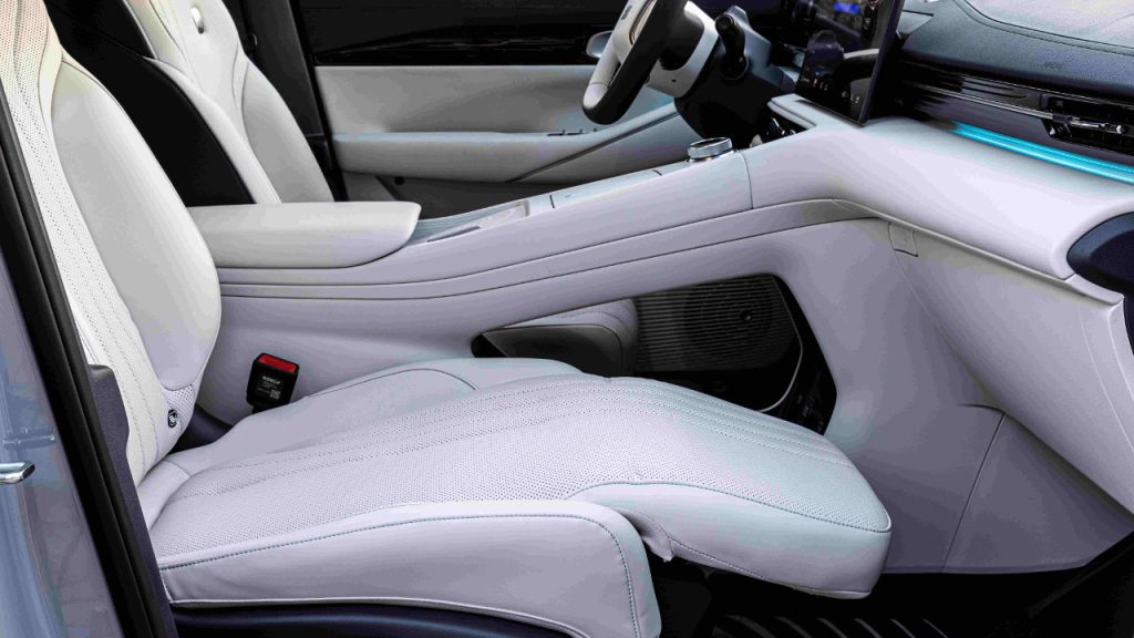 Geely E5 νέες εκδόσεις 2026