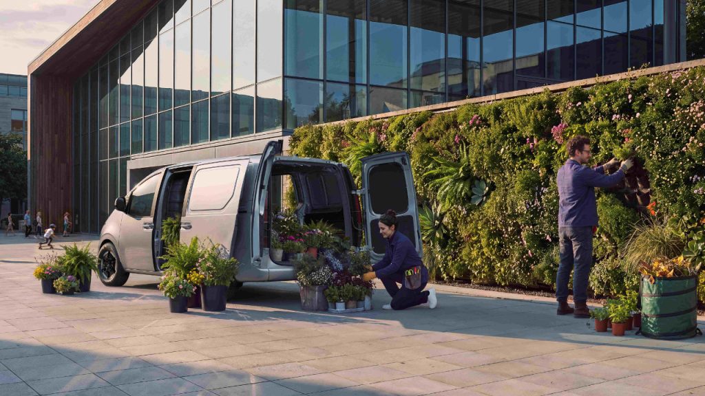 Hyundai Staria Electric Cargo Auto AThina 2026