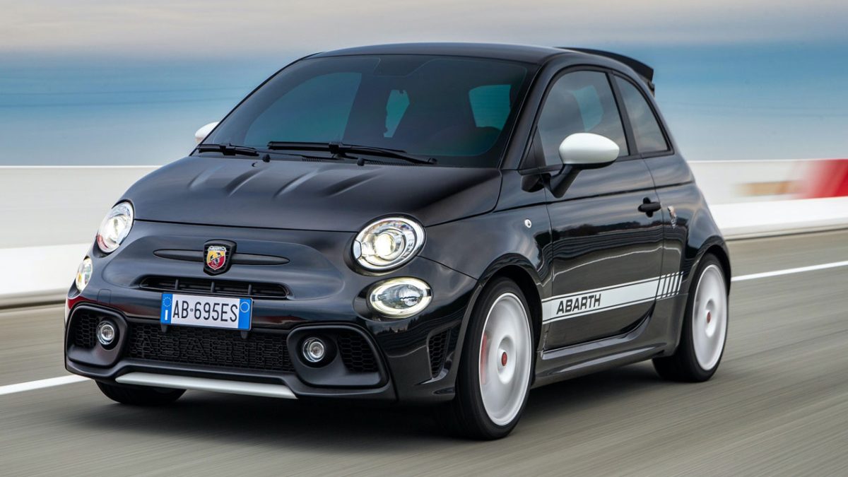 01_New-Abarth-695-Esseesse-(2)
