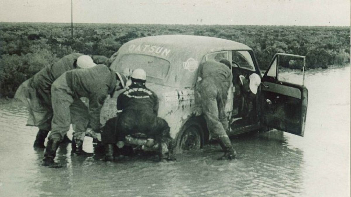 1958-nissan-Mobil-Gas-Trial-6 (2)