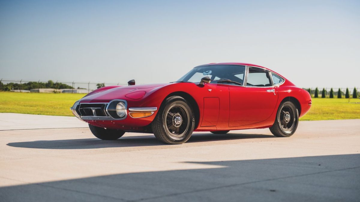 1967-Toyota-2000GT-01