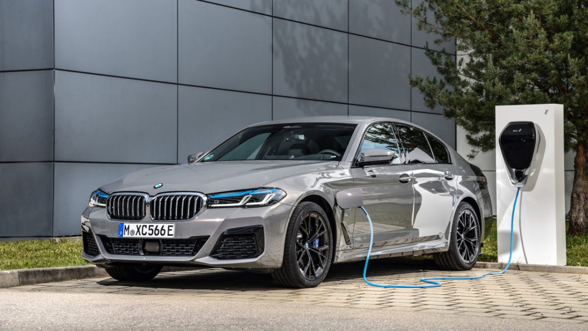 BMW 545 e xDrive plug-in