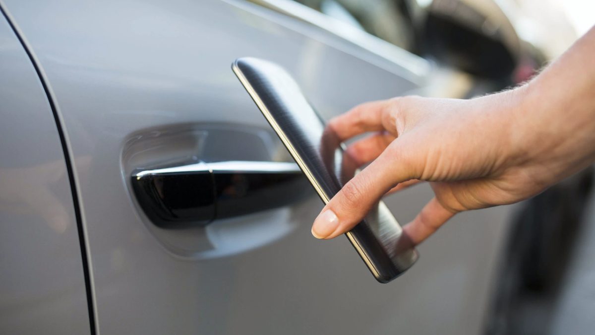 Hackers διασυνδεδεμένα αυτοκίνητα online internet