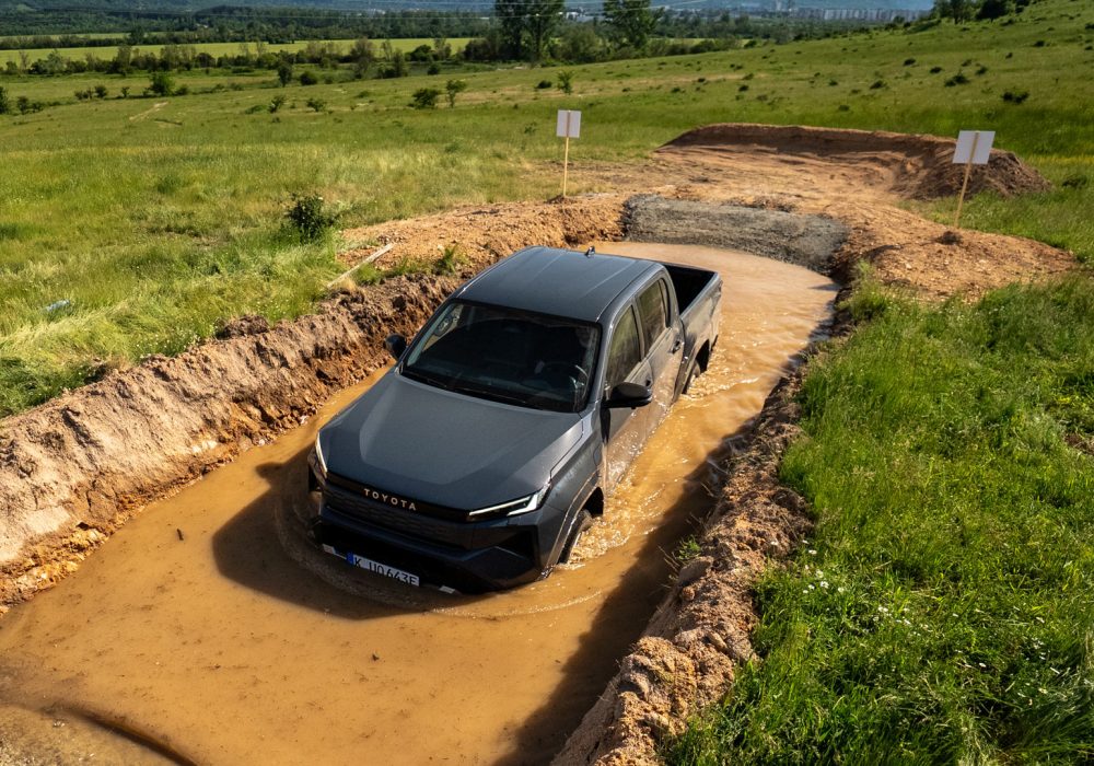 Toyota Hilux 2026 BEV