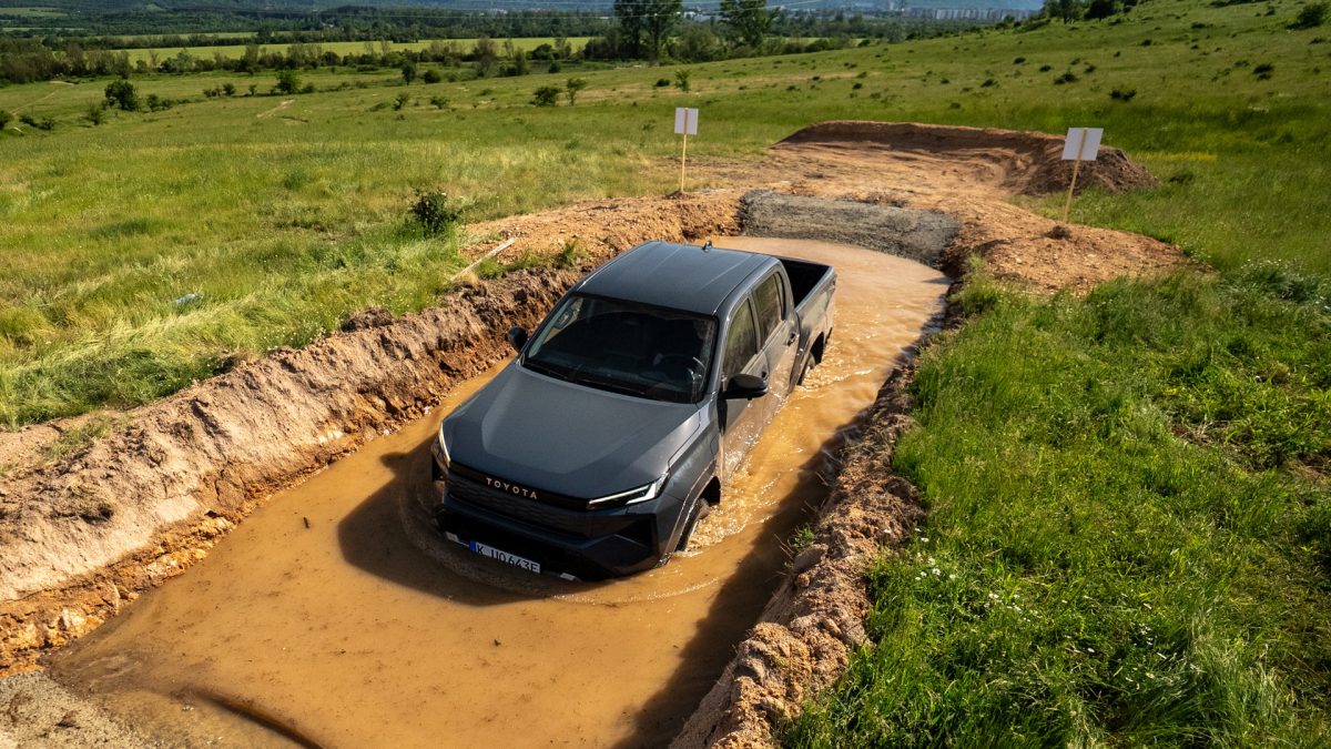 Toyota Hilux 2026 BEV