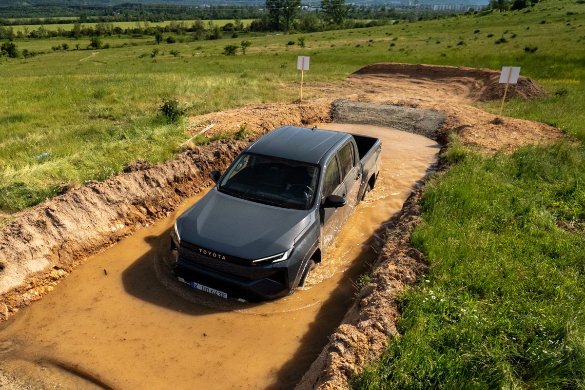 Toyota Hilux 2026 BEV