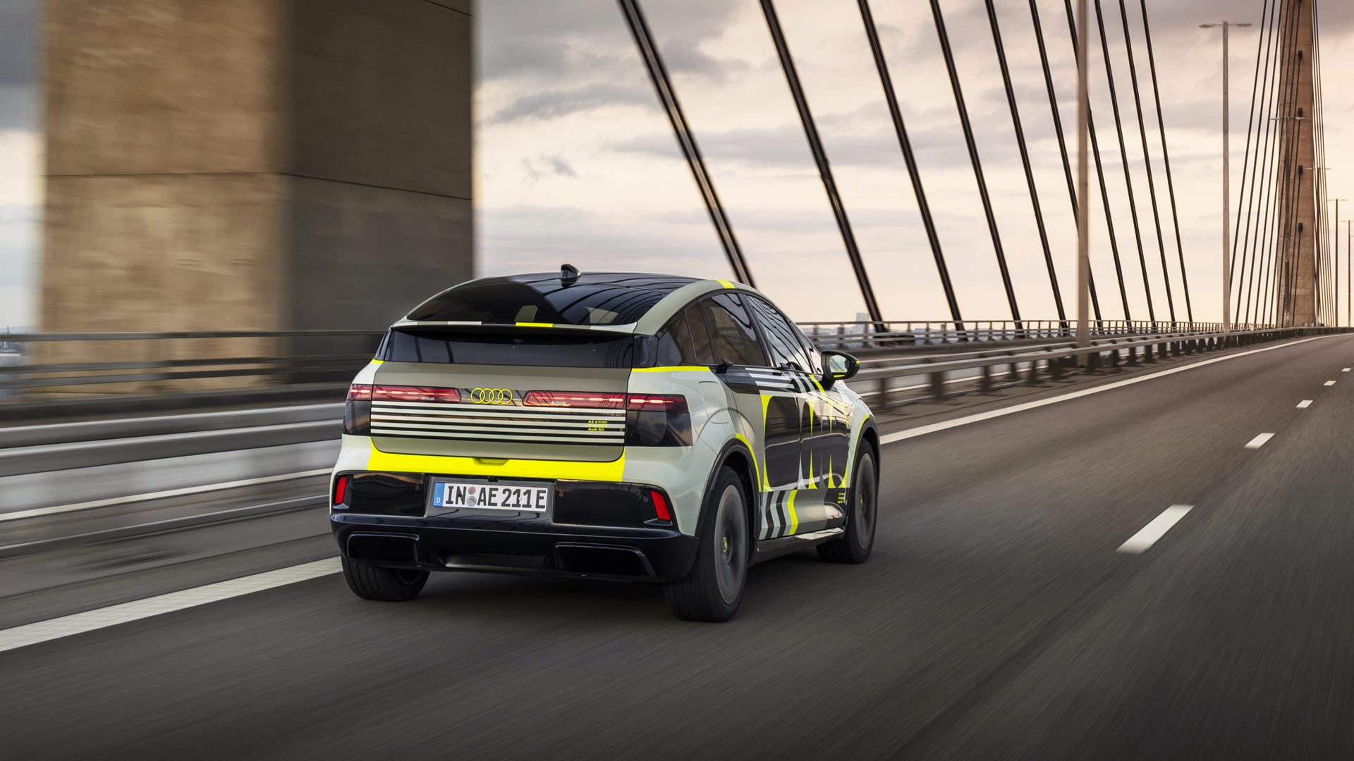 AUDI_a2_etron6