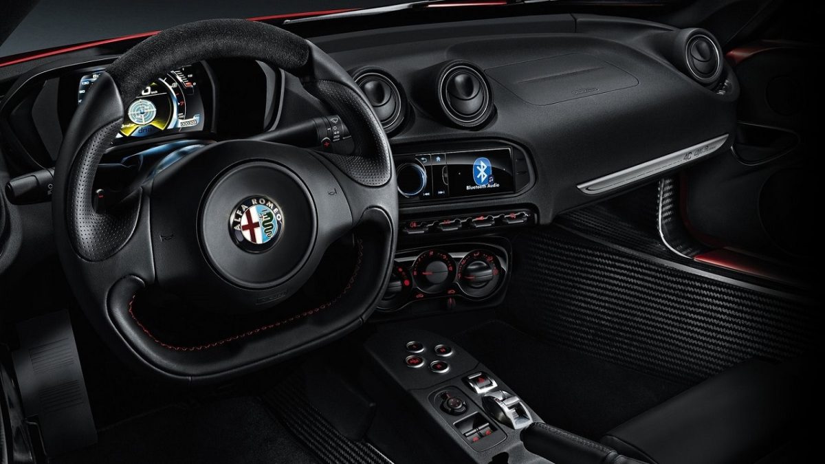 Alfa_Romeo-4C-ydrauliko-timoni