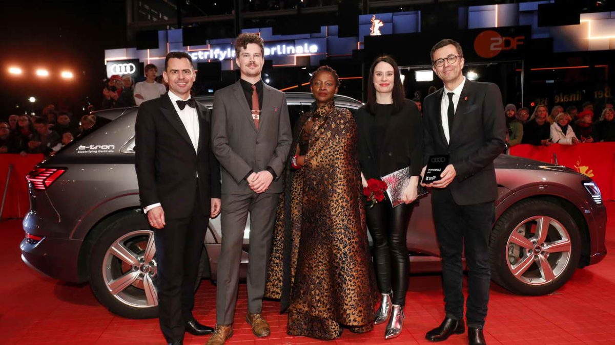 Martin Sander, (Αντιπρόεδρος Marketing και Πωλήσεων Audi AG), Jeffrey Bowers, Koyo Kouoh, Vanja Kaludjercic (μέλη της κριτικής επιτροπής του βραβείου Audi) και ο Jason Lusty (Υπεύθυνος Marketing Γερμανίας Audi AG)
.
