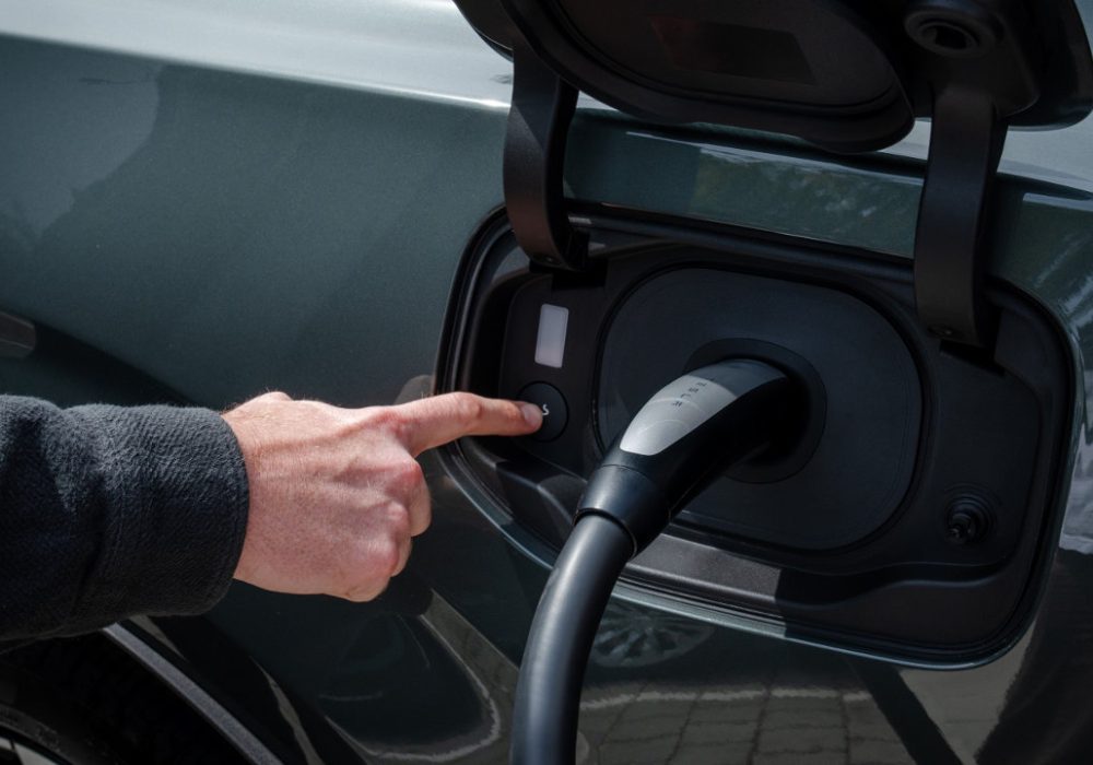 Συνεργασία Volvo και Tesla φορτιστές