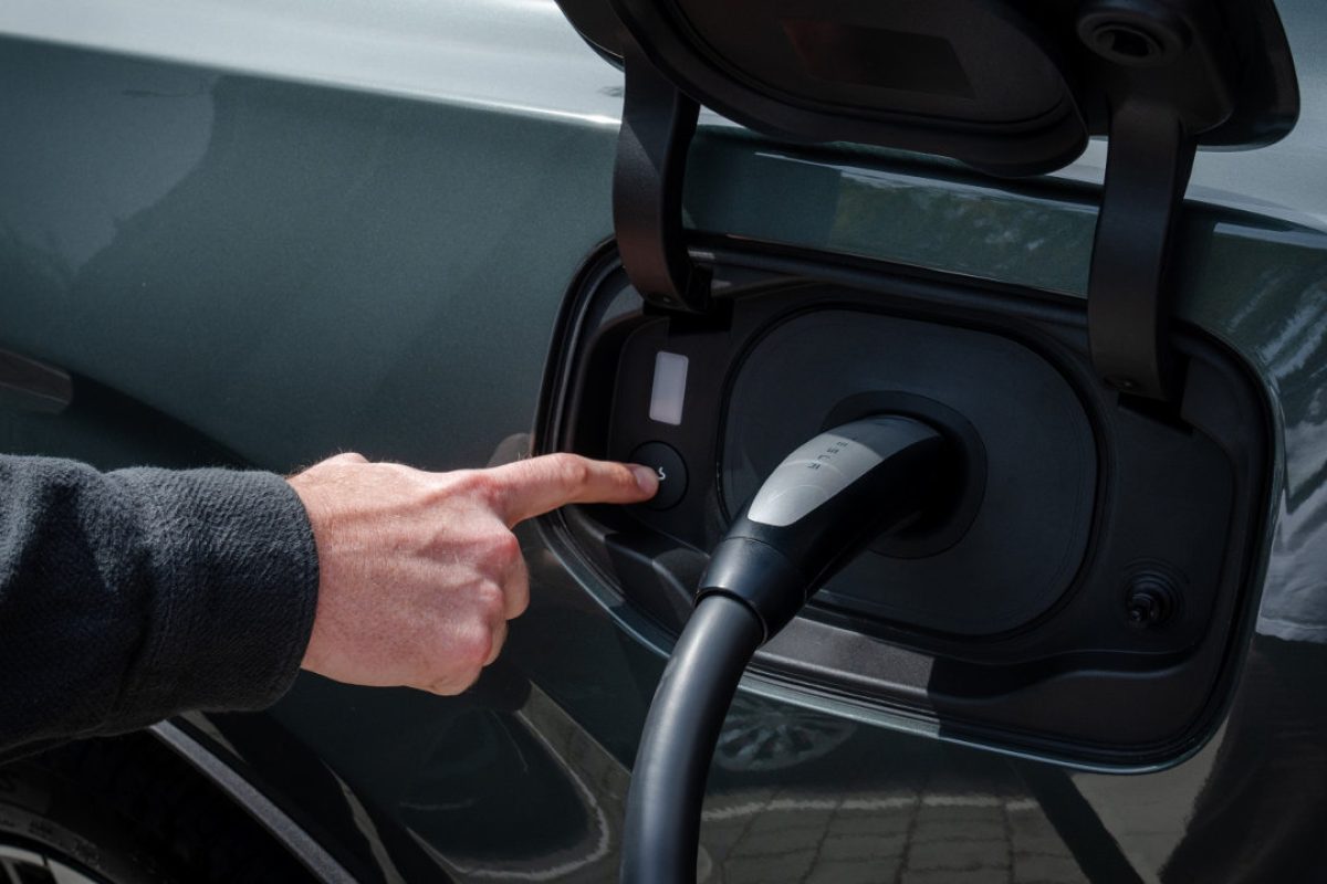 Συνεργασία Volvo και Tesla φορτιστές
