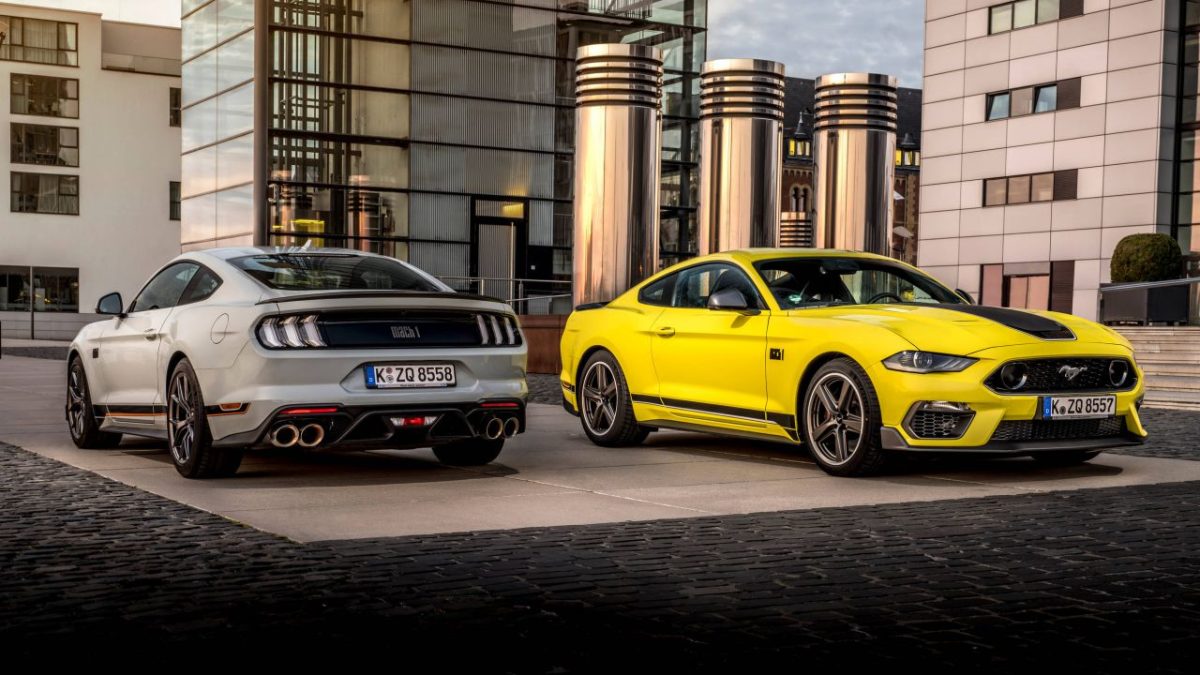 FordMustangMach1_FighterJetGray_GrabberYellow_002