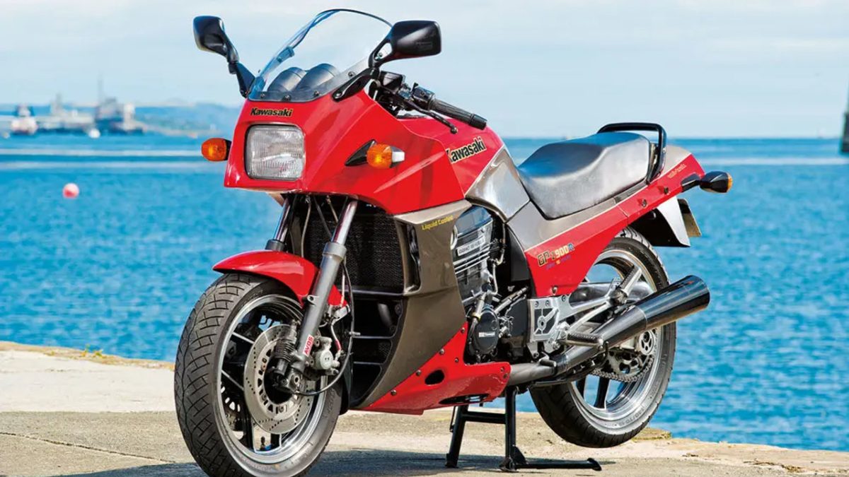 Kawasaki GPZ900R επιστροφή 2023