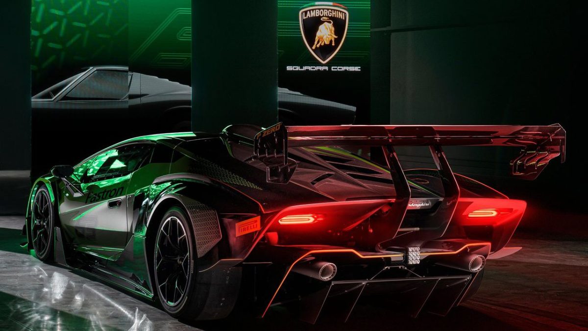Lamborghini-Essenza_SCV12-2021-1280-06