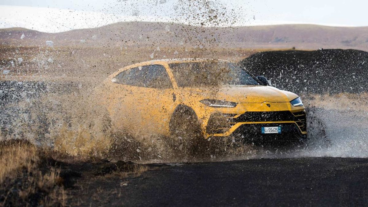 Lambroghini_urus_offroad_pa