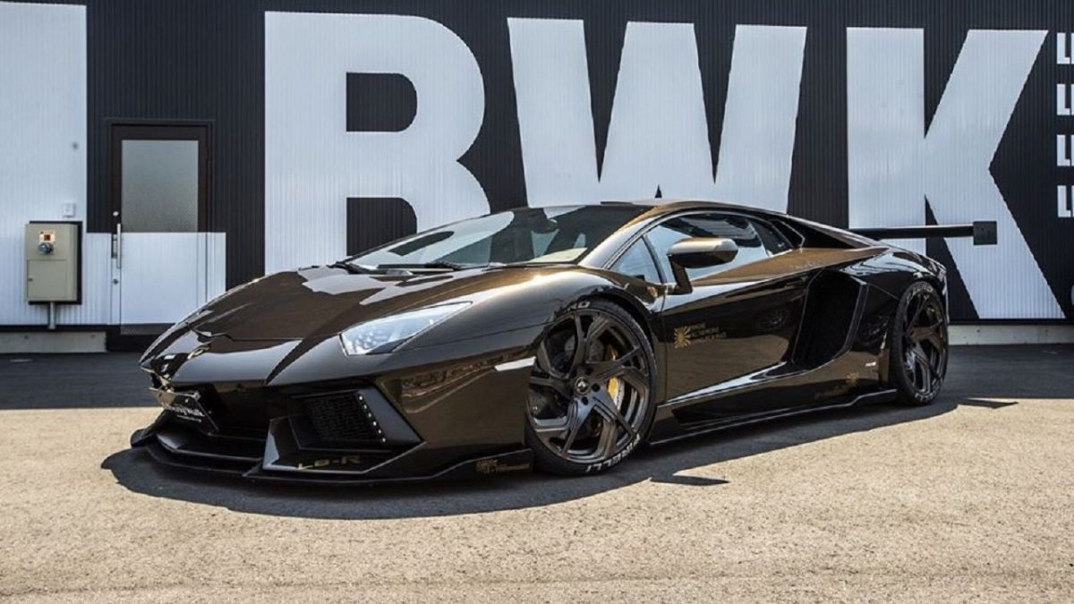 Liberty-Walk-Lamborghini-Aventador-1