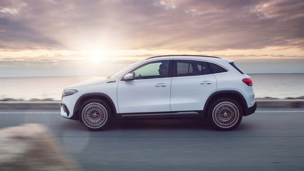 Mercedes-Benz-EQA-2022-adv3
