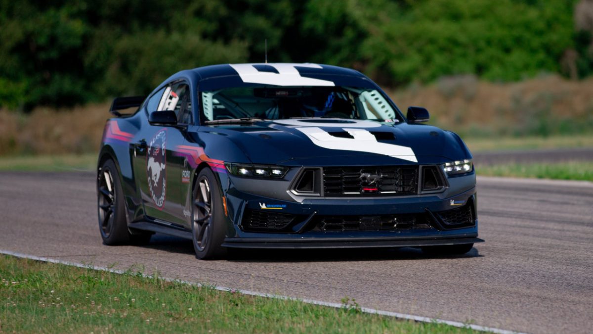 Mustang Dark Horse R_08