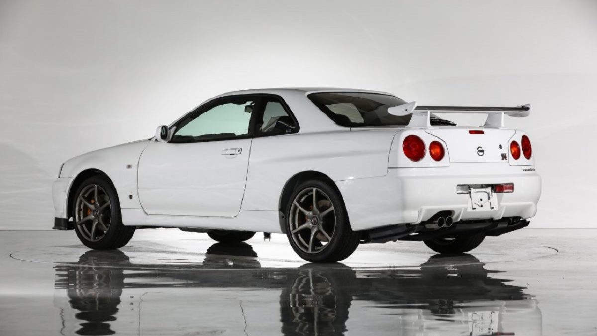 Nissan-Skyline-R34
