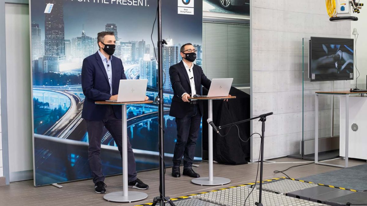 Τα στελέχη του BMW Group Hellas σε δράση! Αριστερά ο Κωνσταντίνος Διαμαντής – Corporate Communications Manager, BMW Group Hellas. Δεξιά ο Αντώνης Αδάναλης - Sales Operations & Electro-Mobility Manager, BMW Group Hellas