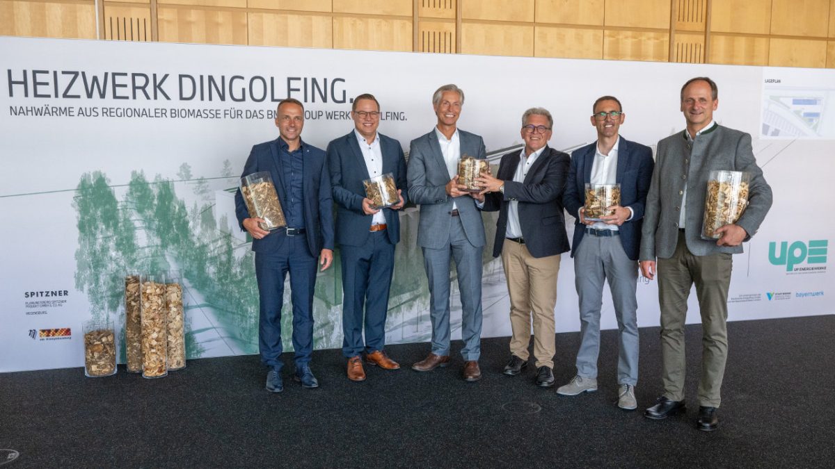 P90514085_highRes_from-left-to-right-a