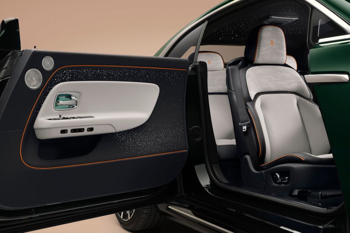 P90643685_lowRes_rolls-royce-spectre-